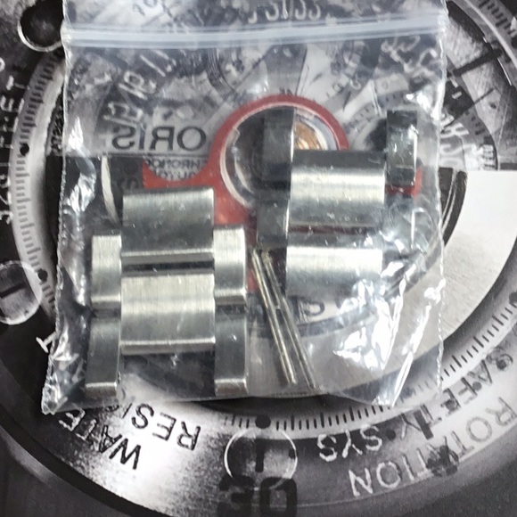 Oris Aquis Men’s Automatic Diver Watch 43mm Black Dial with Steel Bracelet - Picture 12 of 14